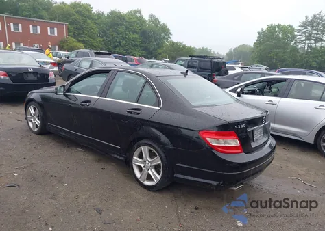 2011 Mercedes-Benz C 300 Luxury/Sport z USA, uszkodzony, nr VIN WDDGF5EB3BR178428